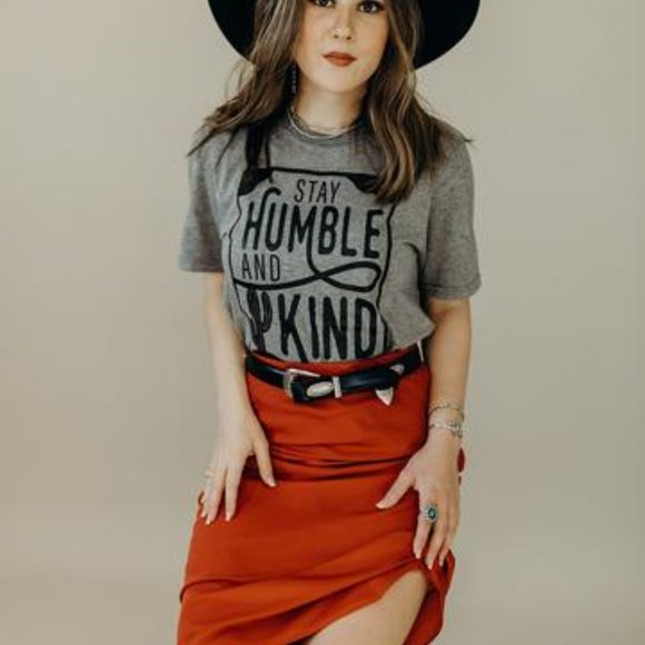 STAY HUMBLE AND KIND Graphic Tee - Picture 5 of 6